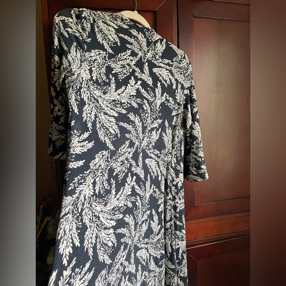Cabi Black and White Floral Wrap Dress Medium - Picture 11 of 11